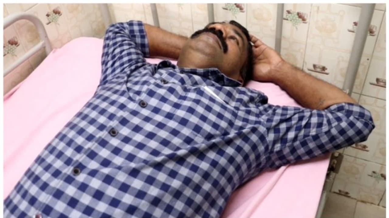 മദ്യലഹരിയിൽ എഎസ്ഐക്ക് നേരെ ആക്രമണം; യുവാവ് പിടിയിൽ മദ്യലഹരിയിൽ എഎസ്ഐക്ക് നേരെ ആക്രമണം; യുവാവ് പിടിയിൽ