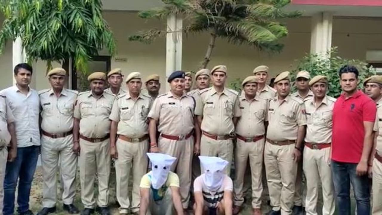 कोचिंग संचालक बेटे अपहरण मामलाः पिता की स्कूल के पूर्व छात्र निकला आरोपी, साथी सहित गिरफ्तार कोचिंग संचालक बेटे अपहरण मामलाः पिता की स्कूल के पूर्व छात्र निकला आरोपी, साथी सहित गिरफ्तार