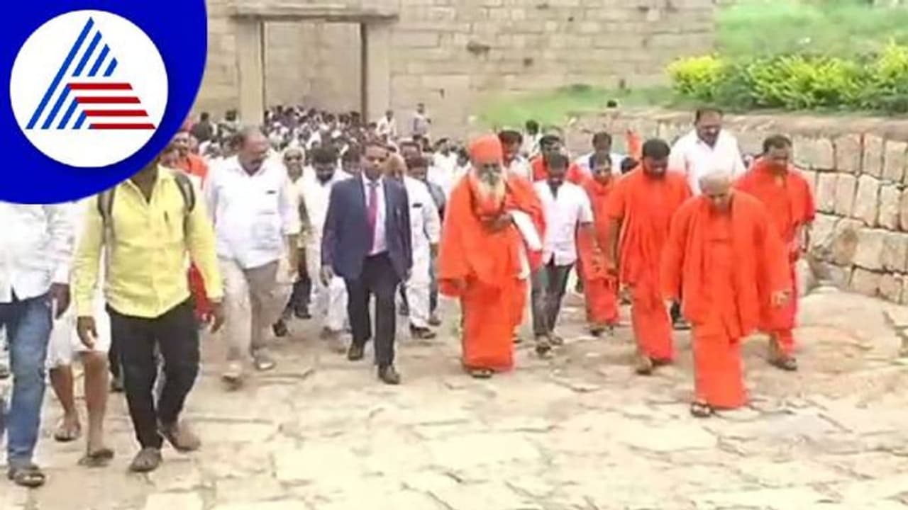 ಚಿತ್ರದುರ್ಗದಲ್ಲಿ ಶರಣ‌ ಸಂಸ್ಕೃತಿ ಉತ್ಸವ: ರಾಜವಂಶಸ್ಥರಿಂದ ಪ್ರಭಾರ ಪೀಠಾಧ್ಯಕ್ಷರಿಗೆ ಭಕ್ತಿ ಸಮರ್ಪಣೆ