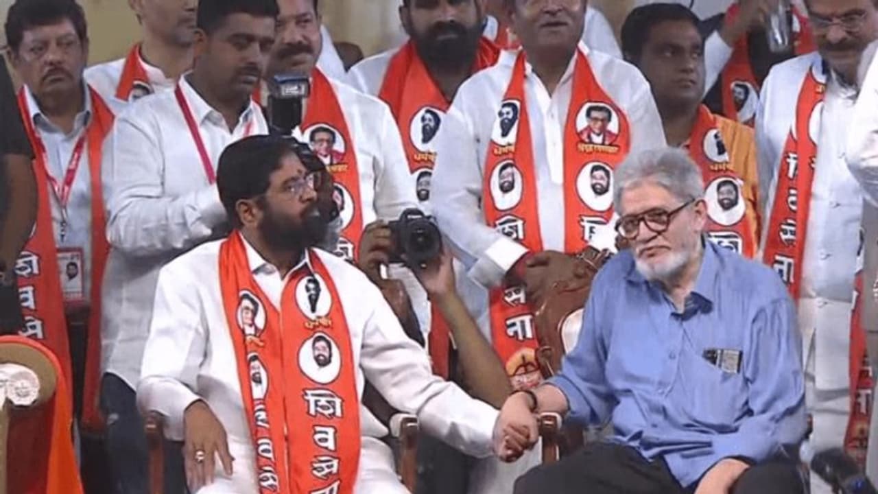 ഉദ്ധവ് താക്കറെക്ക് വൻതിരിച്ചടി; ഏക്നാഥ് ഷിൻഡെക്കൊപ്പം വേദി പങ്കിട്ട് സഹോദരൻ ജയദേവ് താക്കറെ ഉദ്ധവ് താക്കറെക്ക് വൻതിരിച്ചടി; ഏക്നാഥ് ഷിൻഡെക്കൊപ്പം വേദി പങ്കിട്ട് സഹോദരൻ ജയദേവ് താക്കറെ