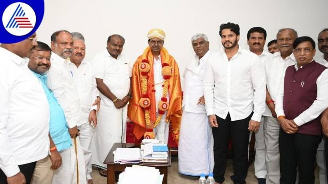 ಬಿಆರ್ಎಸ್ ಜತೆ ಸೇರಿ ಮುಂದಿನ ಚುನಾವಣೆ ಎದುರಿಸ್ತೇವೆ: ಕುಮಾರಸ್ವಾಮಿ ಬಿಆರ್ಎಸ್ ಜತೆ ಸೇರಿ ಮುಂದಿನ ಚುನಾವಣೆ ಎದುರಿಸ್ತೇವೆ: ಕುಮಾರಸ್ವಾಮಿ