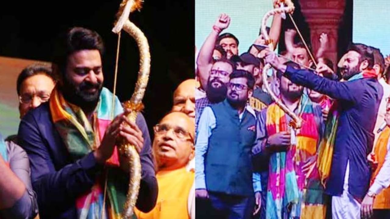 Adipurush विवाद के बीच प्रभास को रावण दहन करता देख बर्दाश्त नहीं कर पाए लोग, जमकर उड़ाई धज्जियां Adipurush विवाद के बीच प्रभास को रावण दहन करता देख बर्दाश्त नहीं कर पाए लोग, जमकर उड़ाई धज्जियां