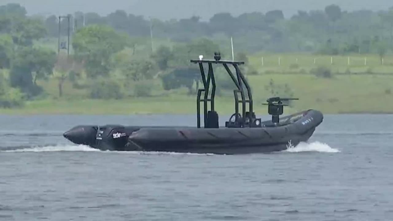 पास गए बिना भारतीय नौसेना के जवान कर पाएंगे दुश्मन का सफाया, DRDO ने बनाया हथियारों से लैस खास बोट पास गए बिना भारतीय नौसेना के जवान कर पाएंगे दुश्मन का सफाया, DRDO ने बनाया हथियारों से लैस खास बोट