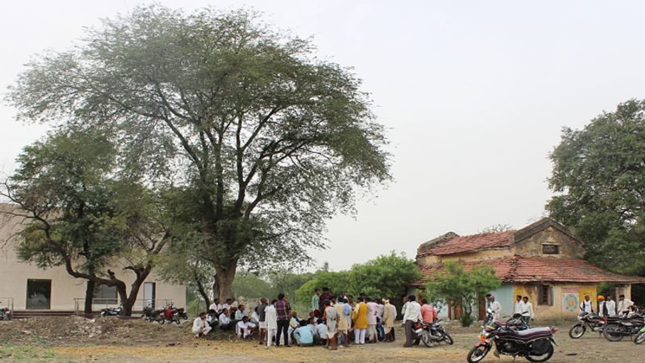 पत्नी के थप्पड़ ने बदल दिया पंचायत का फैसला, हैरान करने वाला है संभल में बीवी, शौहर और साली का ये मामला पत्नी के थप्पड़ ने बदल दिया पंचायत का फैसला, हैरान करने वाला है संभल में बीवी, शौहर और साली का ये मामला