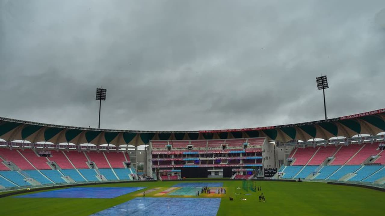 ലോകകപ്പ് മത്സരങ്ങള്‍ക്കായി യുപിയിലേക്ക് വണ്ടി കയറുന്നവരുടെ ശ്രദ്ധയ്ക്ക്! ഹോട്ടല്‍ മുറികളുടെ വില അമ്പരപ്പിക്കും