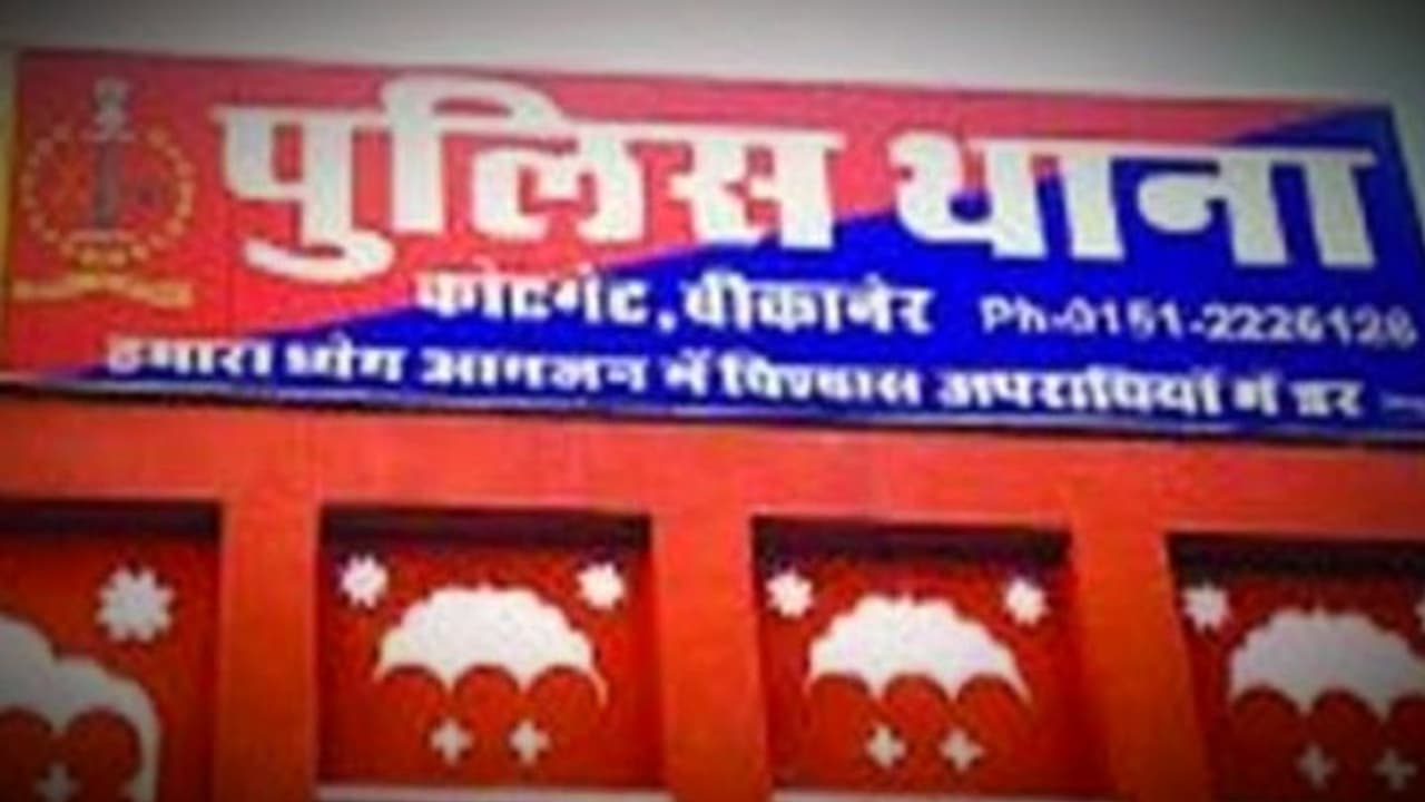 राजस्थान में डांडिया के बीच बदमाशों ने खेली खून की होली, छेड़खानी से रोका तो खून से रंग दिया पूरा शरीर राजस्थान में डांडिया के बीच बदमाशों ने खेली खून की होली, छेड़खानी से रोका तो खून से रंग दिया पूरा शरीर