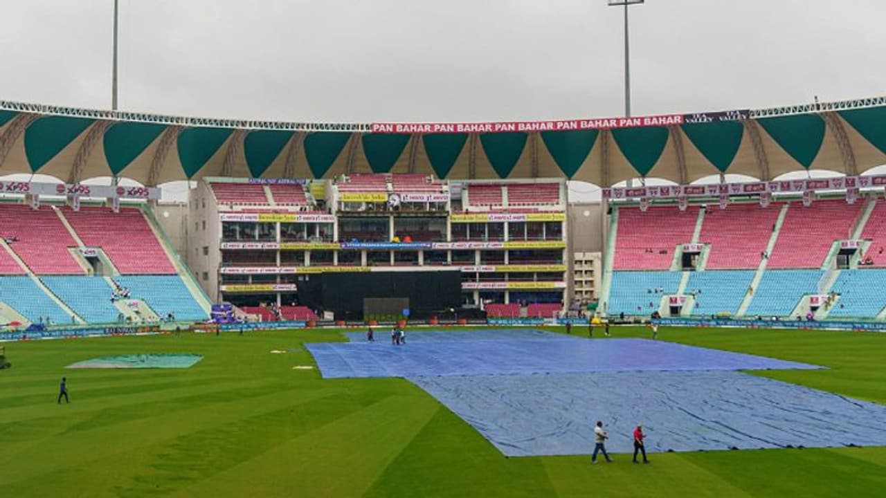 ஏய்ப்பு காட்டும் மழை.. இந்தியா தென்னாப்பிரிக்கா முதல் ஒருநாள் போட்டி தாமதம் 