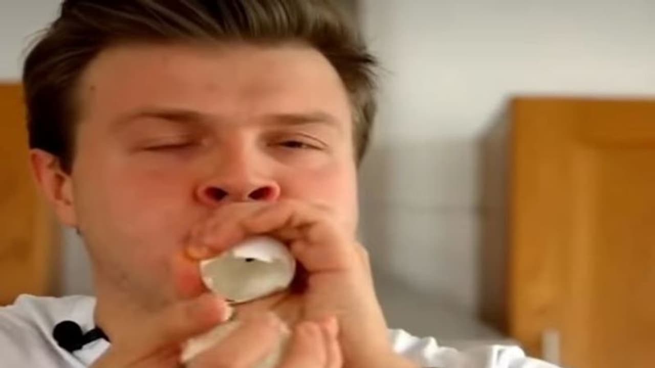 अंडा छीलना हो तो आजमाइए ये नई तकनीक, यूट्यूब ने खुद इंस्टाग्राम पर शेयर किया मजेदार वीडियो अंडा छीलना हो तो आजमाइए ये नई तकनीक, यूट्यूब ने खुद इंस्टाग्राम पर शेयर किया मजेदार वीडियो