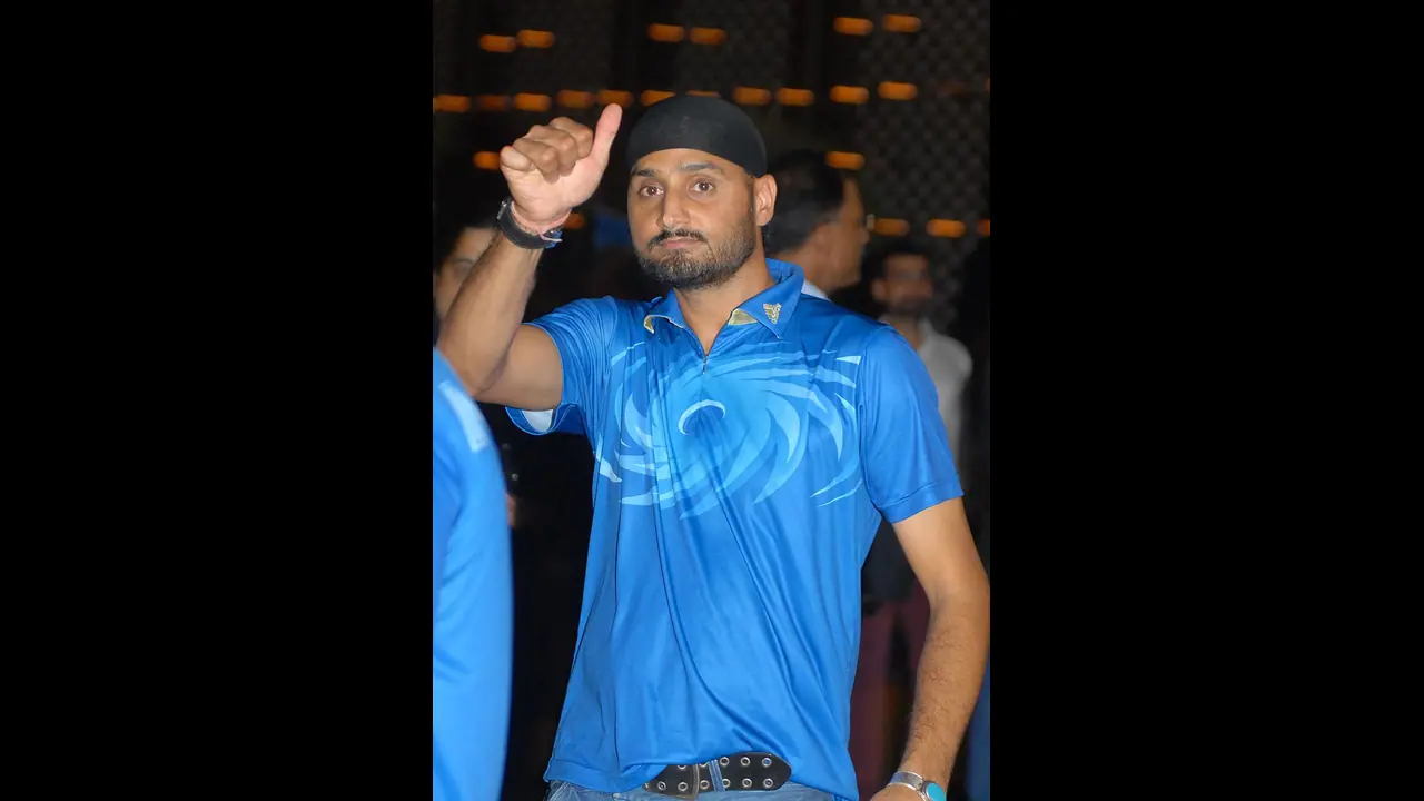 പാക്കിസ്ഥാന് ശരാശരി ടീം, സെമിയിലെത്തില്ല; ലോകകപ്പ് സെമി ഫൈനലിസ്റ്റുകളെ പ്രവചിച്ച് ഹര്ഭജന് പാക്കിസ്ഥാന് ശരാശരി ടീം, സെമിയിലെത്തില്ല; ലോകകപ്പ് സെമി ഫൈനലിസ്റ്റുകളെ പ്രവചിച്ച് ഹര്ഭജന്