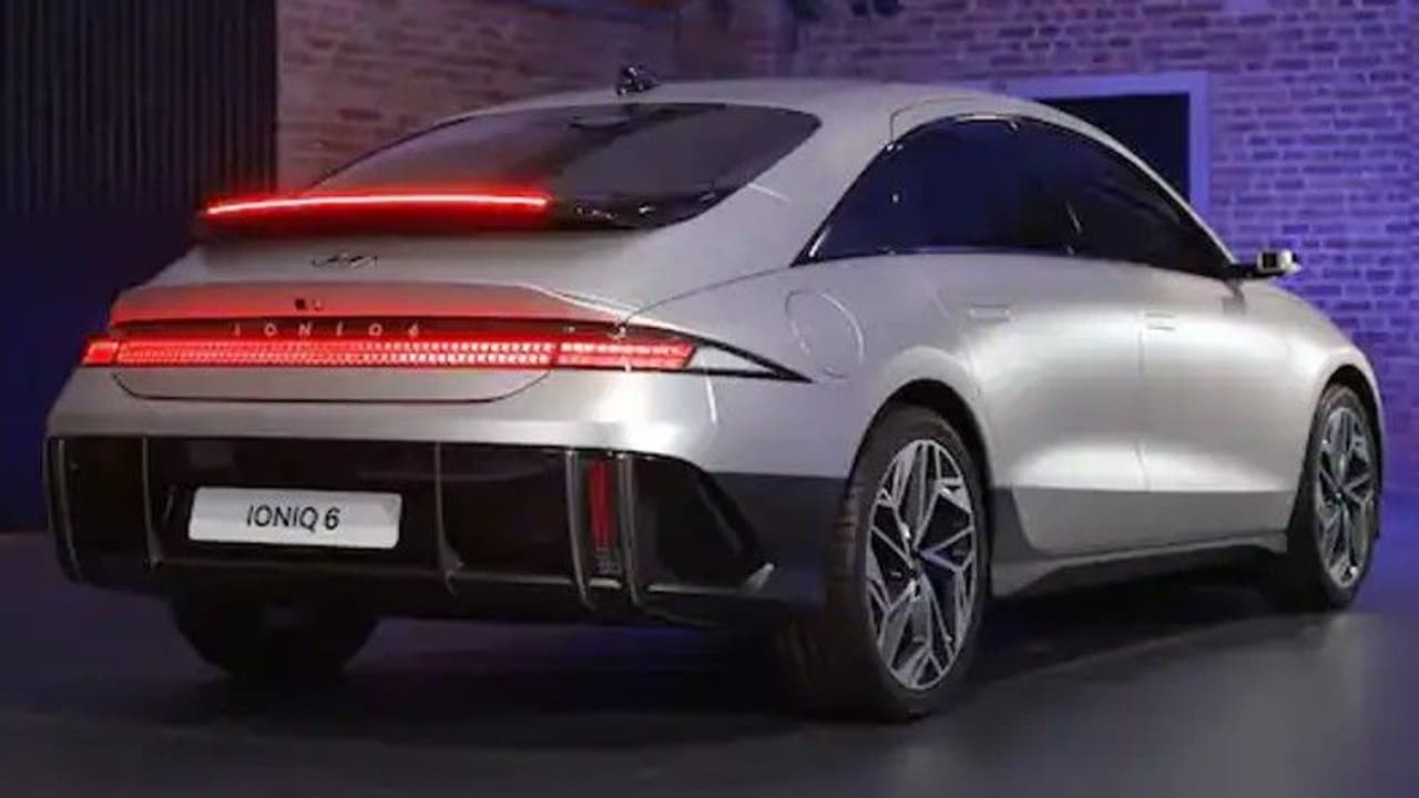 ഒറ്റ ചാർജ്ജിൽ കാസർകോടുനിന്നും തലസ്ഥാനം പിടിക്കാം! ഇതാ പുതിയ ഹ്യുണ്ടായി കാർ! ഒറ്റ ചാർജ്ജിൽ കാസർകോടുനിന്നും തലസ്ഥാനം പിടിക്കാം! ഇതാ പുതിയ ഹ്യുണ്ടായി കാർ!