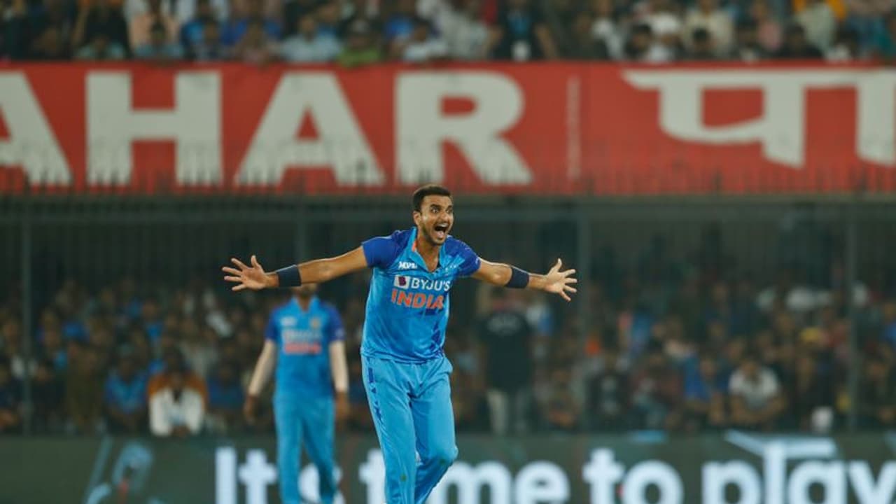 டி20 போட்டியில் ஹர்ஷல் படேல் கொஞ்சம் அதிகமாத்தான் கொடுத்திருக்காரு போல! டி20 போட்டியில் ஹர்ஷல் படேல் கொஞ்சம் அதிகமாத்தான் கொடுத்திருக்காரு போல!