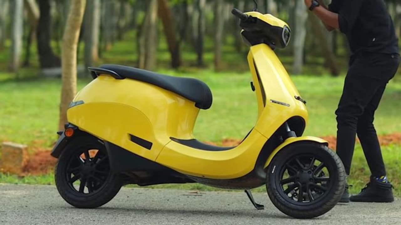 "ഈ ഒലയിത് എന്തുഭാവിച്ചാ..?" പുതിയ സ്കൂട്ടറിന് വില 80000ത്തിനും താഴെ, തലയില് കൈവച്ച് എതിരാളികള്! "ഈ ഒലയിത് എന്തുഭാവിച്ചാ..?" പുതിയ സ്കൂട്ടറിന് വില 80000ത്തിനും താഴെ, തലയില് കൈവച്ച് എതിരാളികള്!