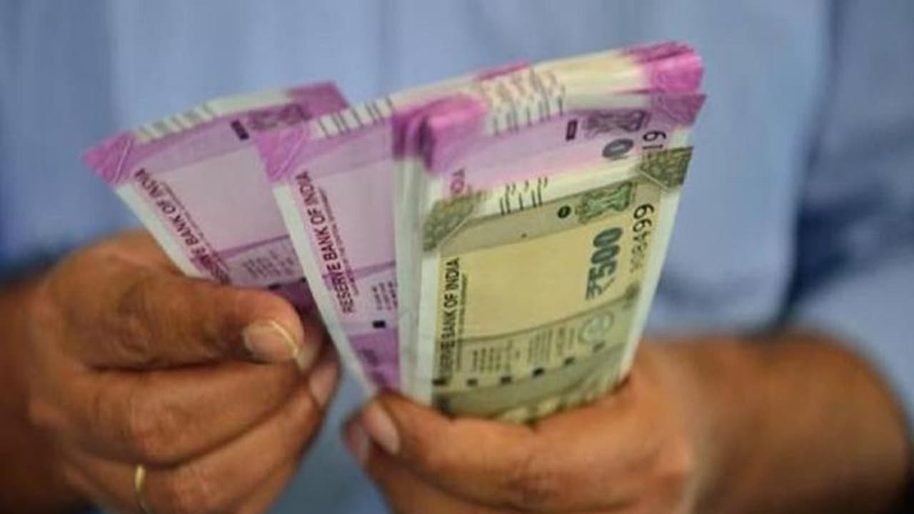 மத்திய அரசு ஊழியர்களுக்கு ஒரு குட் நியூஸ்...வேரியபிள் அகவிலைப்படியும் உயர்வு!