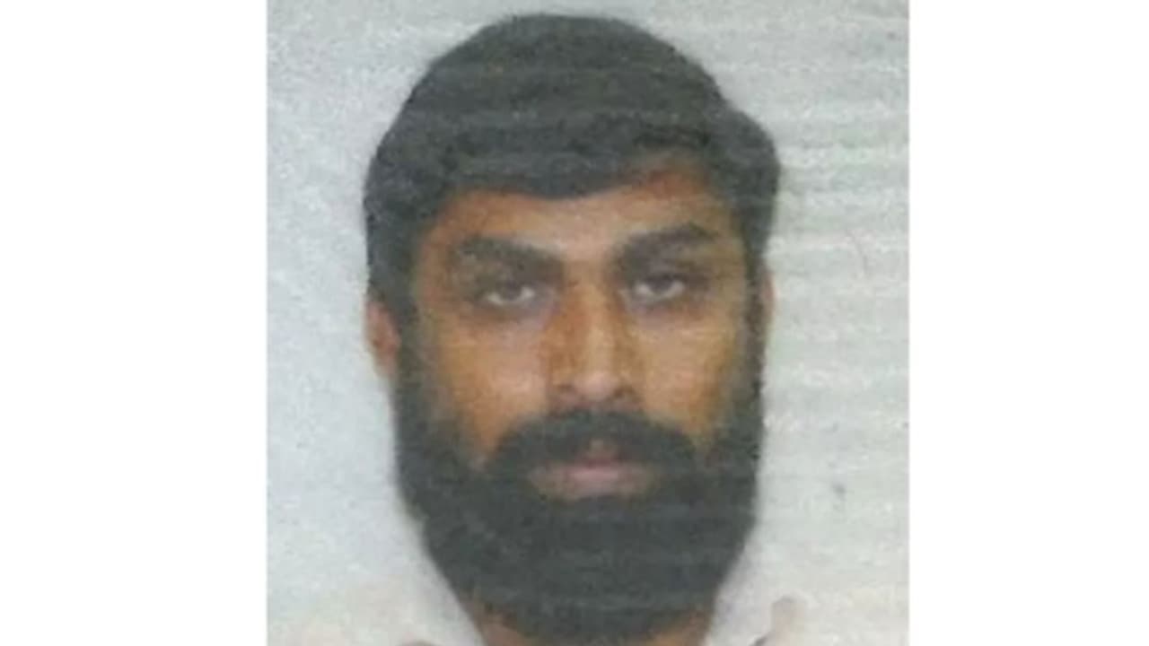 പ്രവാസി മലയാളി യുവാവ് ഹൃദയാഘാതം മൂലം മരിച്ചു പ്രവാസി മലയാളി യുവാവ് ഹൃദയാഘാതം മൂലം മരിച്ചു