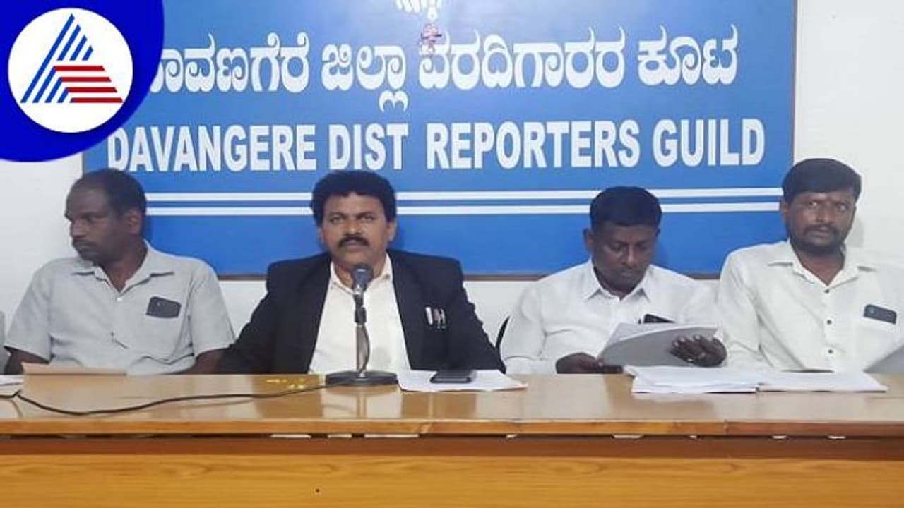 ದಾವಣಗೆರೆ: ವಾಲ್ಮೀಕಿ ಮಠಕ್ಕೆ ಆಡಳಿತಾಧಿಕಾರಿ ನೇಮಕ ಮಾಡಿ, ಮಲ್ಲಿಕಾರ್ಜುನಪ್ಪ ಗುಮ್ಮನೂರು ದಾವಣಗೆರೆ: ವಾಲ್ಮೀಕಿ ಮಠಕ್ಕೆ ಆಡಳಿತಾಧಿಕಾರಿ ನೇಮಕ ಮಾಡಿ, ಮಲ್ಲಿಕಾರ್ಜುನಪ್ಪ ಗುಮ್ಮನೂರು