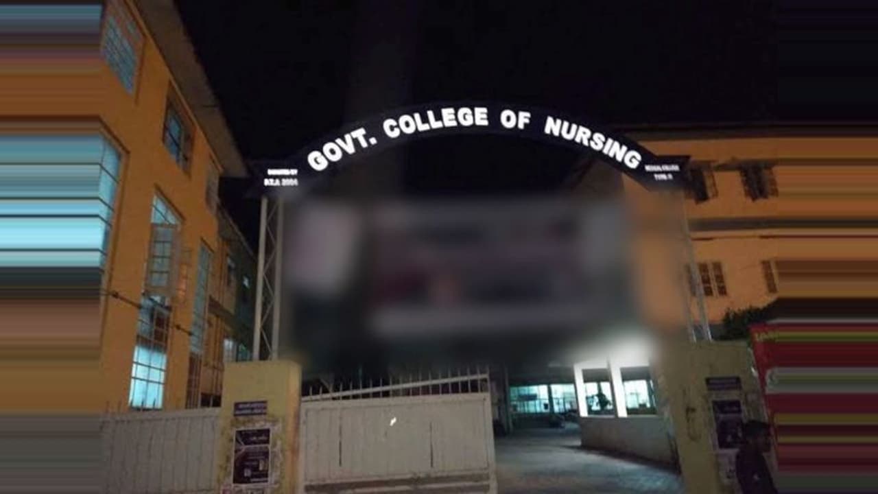 നഴ്സിങ് കോളേജിൽ വിദ്യാർത്ഥിനികളെ മർദ്ദിച്ച സംഭവം, കേസിൽ പ്രതിക്ക് സംരക്ഷണമെന്ന് ആരോപണം നഴ്സിങ് കോളേജിൽ വിദ്യാർത്ഥിനികളെ മർദ്ദിച്ച സംഭവം, കേസിൽ പ്രതിക്ക് സംരക്ഷണമെന്ന് ആരോപണം