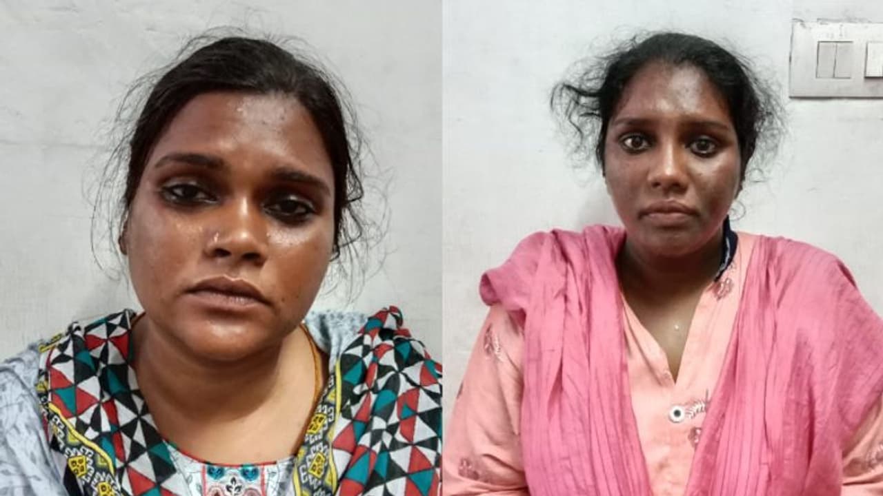 കോഴിക്കോട് പിഞ്ചുകുഞ്ഞിന്റെ പാദസരം കവർന്ന തമിഴ് നാടോടി സ്ത്രീകള് പിടിയില് കോഴിക്കോട് പിഞ്ചുകുഞ്ഞിന്റെ പാദസരം കവർന്ന തമിഴ് നാടോടി സ്ത്രീകള് പിടിയില്