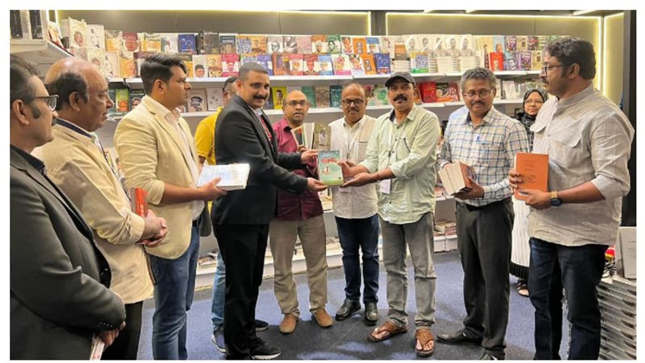 റിയാദ് പുസ്തകമേളയിൽ ‘ബുക്സ് ബയിങ് ചാലഞ്ചു’മായി മീഡിയ ഫോറം റിയാദ് പുസ്തകമേളയിൽ ‘ബുക്സ് ബയിങ് ചാലഞ്ചു’മായി മീഡിയ ഫോറം