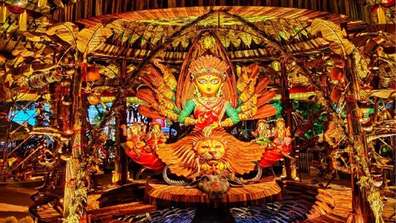 ২ বছরের অতিমারি পেরিয়ে শহরে ফিরছে দুর্গাপুজো কার্নিভাল, কলকাতা পুলিশের সিদ্ধান্ত কী? ২ বছরের অতিমারি পেরিয়ে শহরে ফিরছে দুর্গাপুজো কার্নিভাল, কলকাতা পুলিশের সিদ্ধান্ত কী?