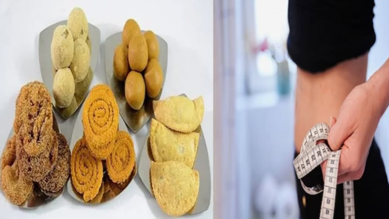 त्योहारों के दौरान हर बार बढ़ जाता है वजन, तो जानें इसे मैनेज करने के 5 टिप्स त्योहारों के दौरान हर बार बढ़ जाता है वजन, तो जानें इसे मैनेज करने के 5 टिप्स