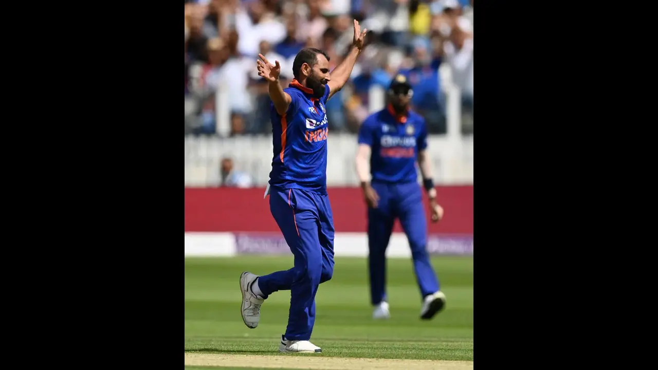 ദസ്‌റ ആശംസകളറിയിച്ചു, മുഹമ്മദ് ഷമിക്കെതിരെ സോഷ്യല്‍ മീഡിയ ആക്രമണം; താരത്തെ പിന്തുണച്ച് അനുരാഗ് ഠാക്കൂര്‍