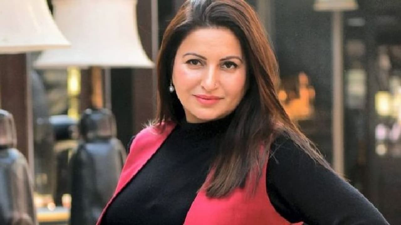 सोनाली फोगाट केस में बड़ा खुलासा: मिली गुमनाम चिट्ठी, लिखा 10 करोड़ में कराई हत्या, PA तो सिर्फ मोहरा सोनाली फोगाट केस में बड़ा खुलासा: मिली गुमनाम चिट्ठी, लिखा 10 करोड़ में कराई हत्या, PA तो सिर्फ मोहरा