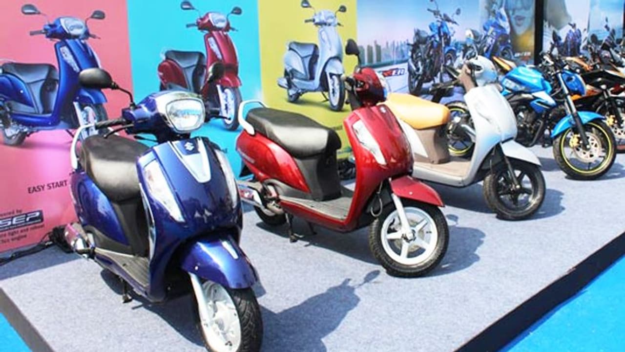 फेस्टिव सीजन में टू व्हीलर की बिक्री 9% बढ़ी, जानें किस कंपनी ने बेचे सबसे ज्यादा दोपहिया वाहन फेस्टिव सीजन में टू व्हीलर की बिक्री 9% बढ़ी, जानें किस कंपनी ने बेचे सबसे ज्यादा दोपहिया वाहन