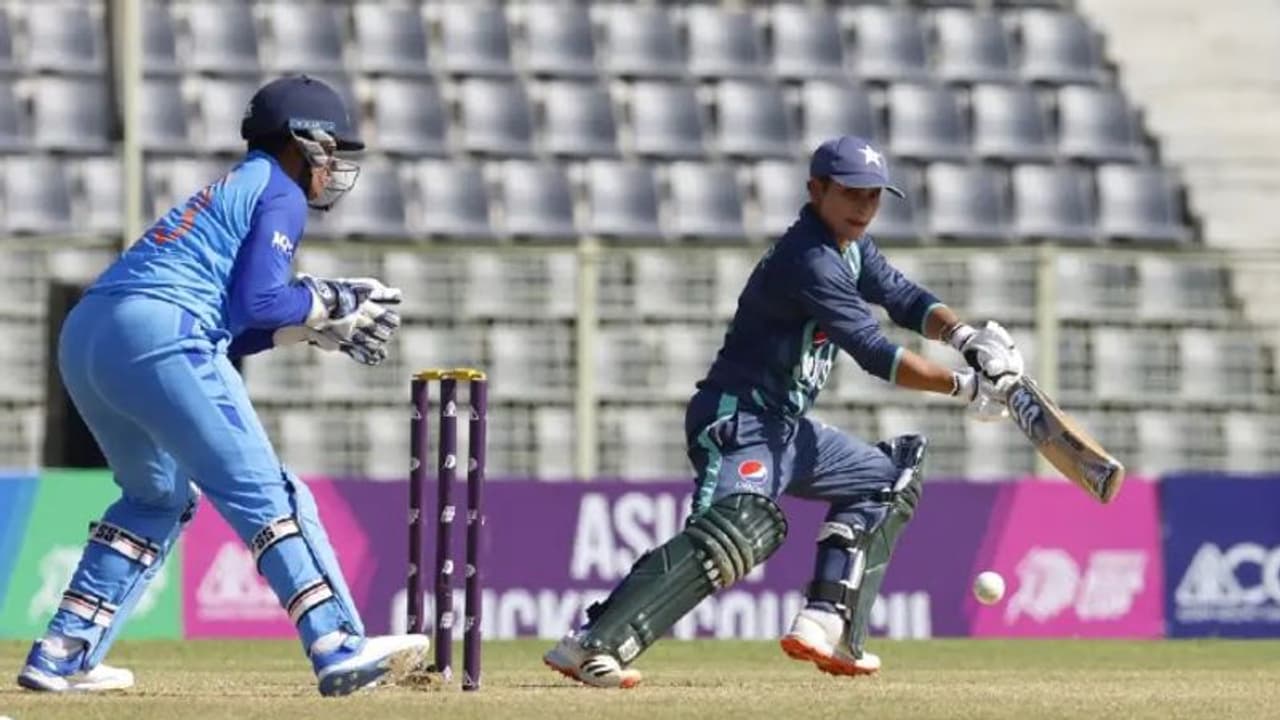 ഏഷ്യാ കപ്പില്‍ ഇന്ത്യയുടെ വനിതാ ടീമും പാകിസ്ഥാന് മുന്നില്‍ തോറ്റു; ബാറ്റുകൊണ്ടും പന്തുകൊണ്ടും തിളങ്ങി നിദ