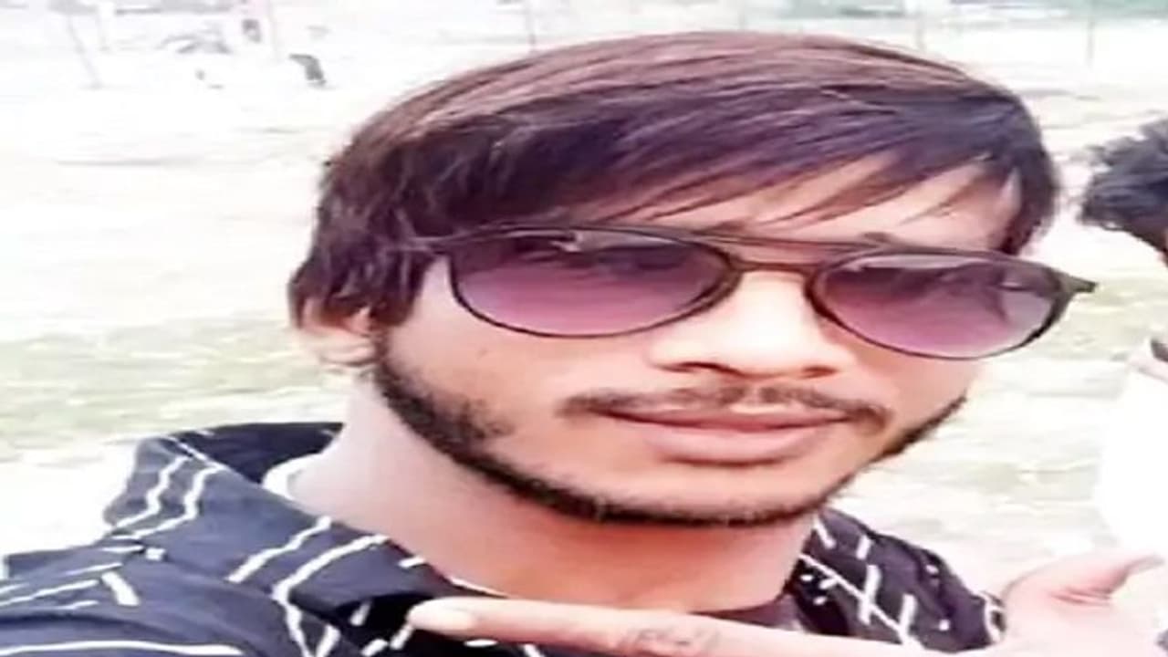 दशहरा मेला देखने के बाद युवक की हत्या कर क्रासिंग पर फेंका शव, गर्लफ्रेंड ने दोस्तों के साथ मिलकर रचा खूनी खेल दशहरा मेला देखने के बाद युवक की हत्या कर क्रासिंग पर फेंका शव, गर्लफ्रेंड ने दोस्तों के साथ मिलकर रचा खूनी खेल