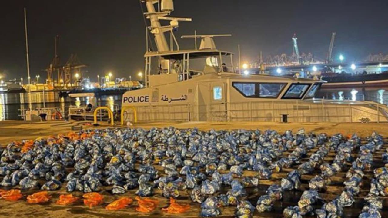 ഒമാനില് 51 നുഴഞ്ഞുകയറ്റക്കാര് അറസ്റ്റില്; മയക്കുമരുന്ന് പിടിച്ചെടുത്തു ഒമാനില് 51 നുഴഞ്ഞുകയറ്റക്കാര് അറസ്റ്റില്; മയക്കുമരുന്ന് പിടിച്ചെടുത്തു