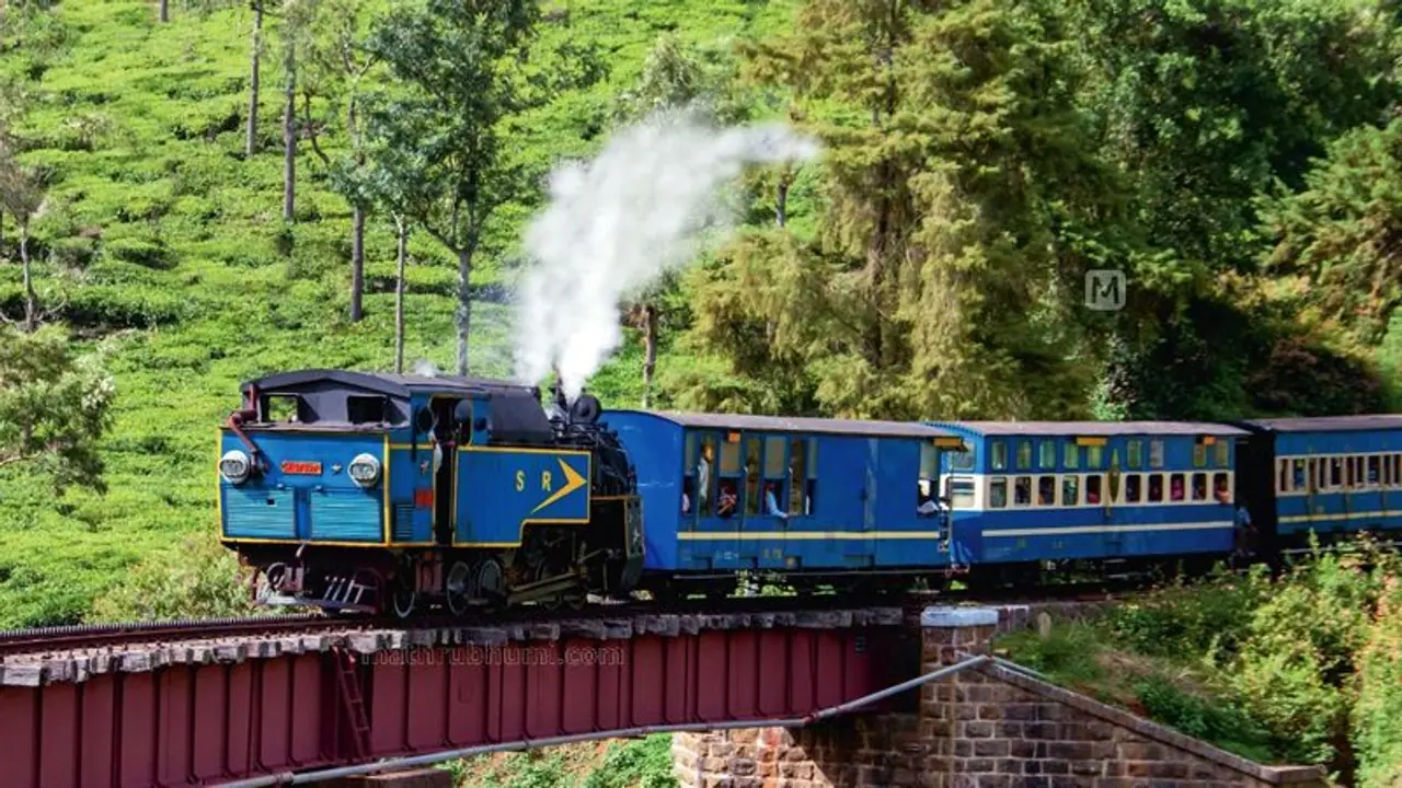 உதகை மலை ரயிலில் பயணிக்க அலைமோதும் சுற்றுலா பயணிகள் கூட்டம் உதகை மலை ரயிலில் பயணிக்க அலைமோதும் சுற்றுலா பயணிகள் கூட்டம்