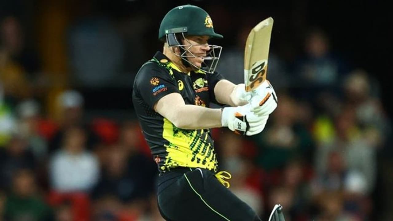 ബട്‌ലര്‍ ഹെയ്ല്‍സ് സഖ്യം ഇംഗ്ലണ്ടിനെ നയിച്ചു; വാര്‍ണറുടെ ഒറ്റയാള്‍ പ്രകടനം പാഴായി, ഓസീസിന് തോല്‍വി