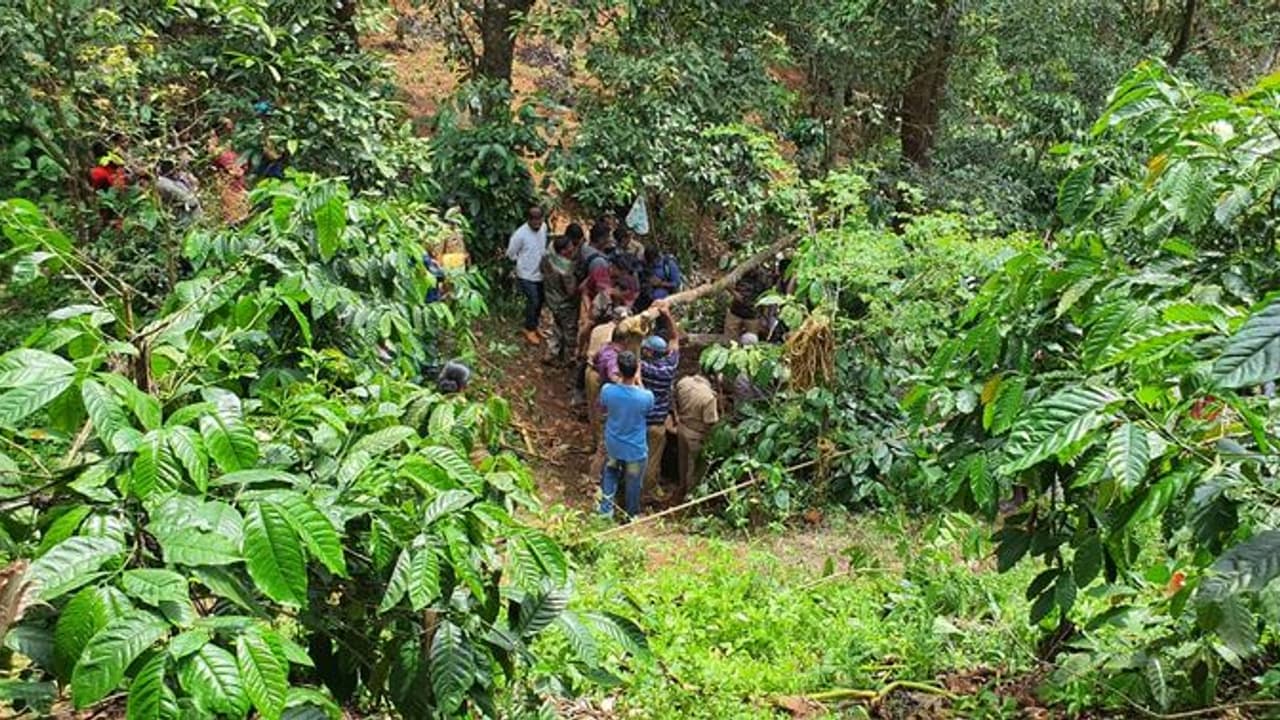 கிணற்றில் விழுந்த ஆட்டை மீட்க சென்ற இளைஞருக்கு நேர்ந்த விபரீதம்; சோகத்தில் கிராம மக்கள்