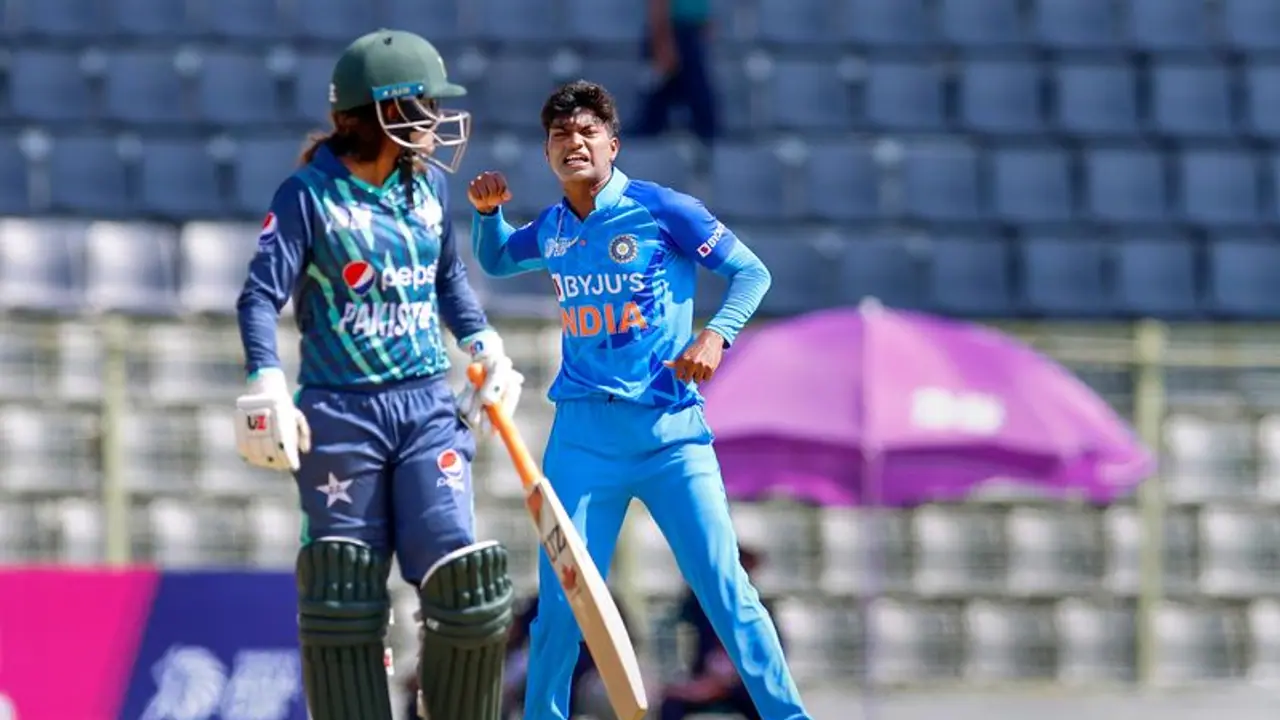 'ತುಂಬಾ ಹಣ ವೇಸ್ಟ್ ಮಾಡ್ತಾಳೆ': WPL ಹರಾಜಿನಿಂದ ಬಂದ ಹಣವನ್ನು ಇನ್ವೆಸ್ಟ್ ಮಾಡಲು ಪೂಜಾ ವಸ್ತ್ರಾಕರ್ ತಂದೆ ಸಲಹೆ..! 'ತುಂಬಾ ಹಣ ವೇಸ್ಟ್ ಮಾಡ್ತಾಳೆ': WPL ಹರಾಜಿನಿಂದ ಬಂದ ಹಣವನ್ನು ಇನ್ವೆಸ್ಟ್ ಮಾಡಲು ಪೂಜಾ ವಸ್ತ್ರಾಕರ್ ತಂದೆ ಸಲಹೆ..!