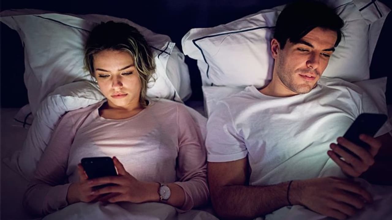 போன் பயன்பாட்டை குறைக்க முடியாமல் தவித்து வருகிறீர்களா? அப்போ இதப்படிங்க முதல்ல..!!