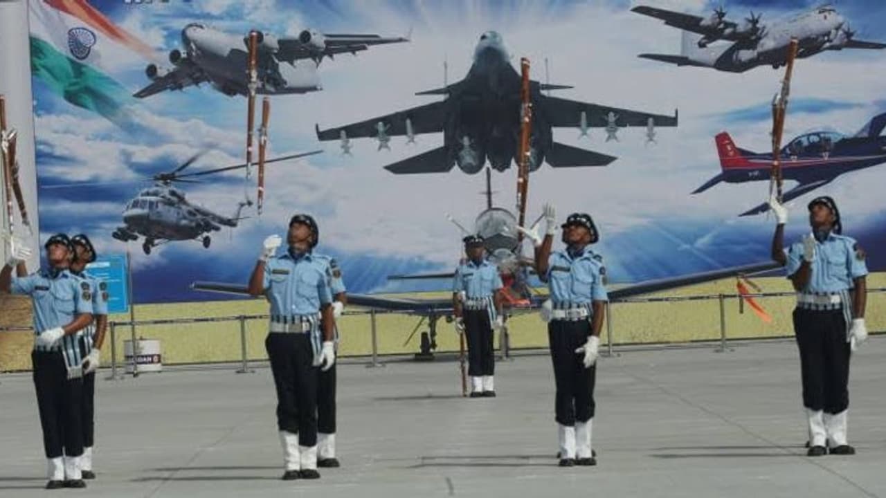 வெறும் 25 பேருடன் ஆரம்பிக்கப்பட்ட இந்திய விமானப்படை .. உலகில் 4வது வலிமையான படையாக தலைநிமிர்ந்து நிற்கிறது. 