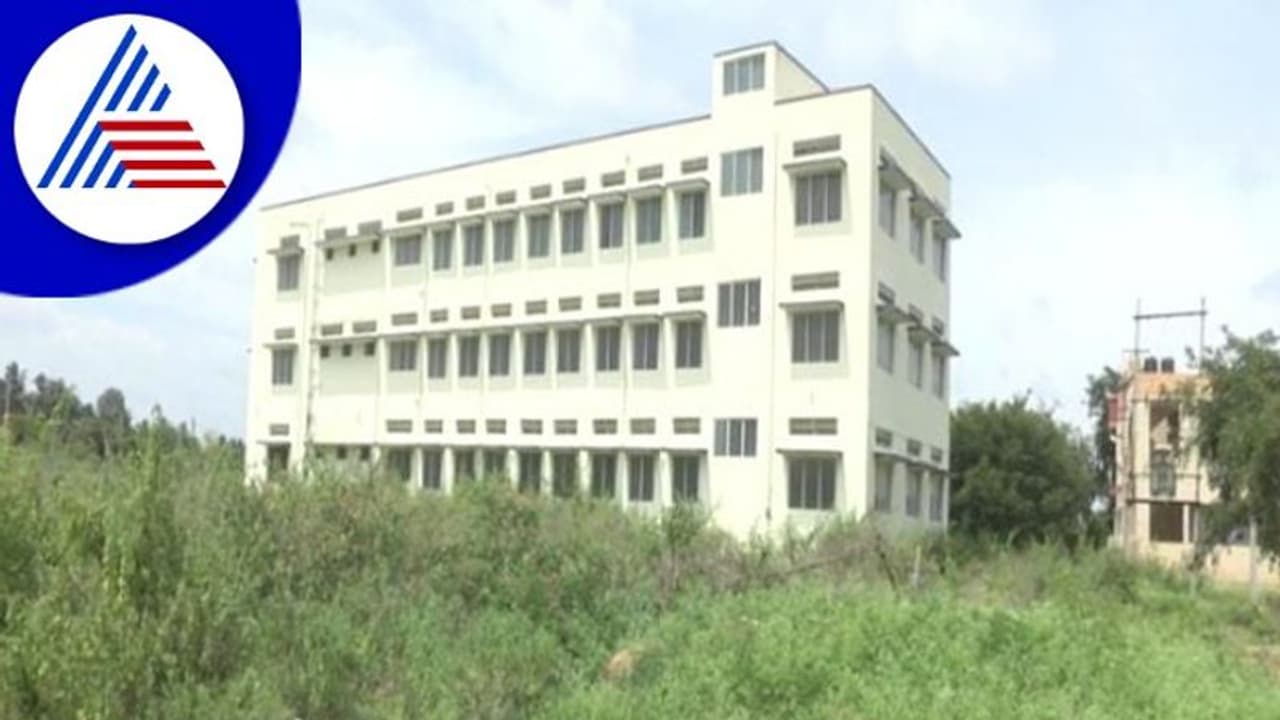 ಸರ್ಕಾರದ ಹಣ ಪೋಲು ಮಾಡ್ತಿರೋದಕ್ಕೆ ಸಾರ್ವಜನಿಕರ ಆಕ್ರೋಶ, ಹಾಸ್ಟೆಲ್ ಕಟ್ಟಡಕ್ಕೆ ರಸ್ತೆಯೇ ಇಲ್ಲ!