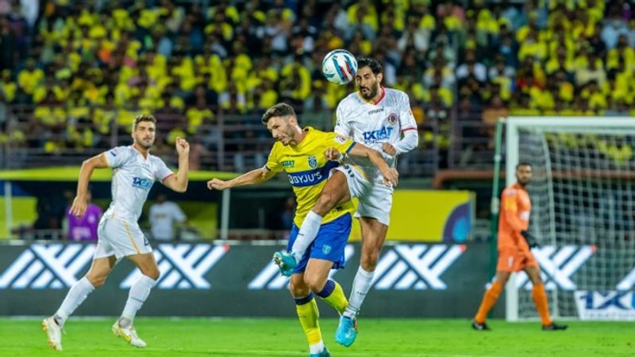 ഐഎസ്എല്‍: ആവേശപ്പോരാട്ടത്തിന്‍റെ ആദ്യ പകുതിയില്‍ ഗോളടിക്കാതെ ബ്ലാസ്റ്റേഴ്സും ഈസ്റ്റ് ബംഗാളും