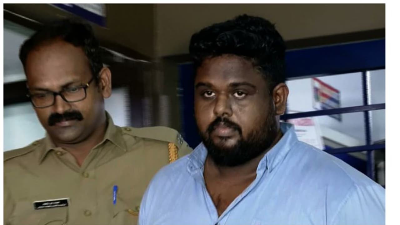 വടക്കഞ്ചേരിയിലെ ബസ് 3 മാസത്തിനിടെ വേഗ പരിധി ലംഘിച്ചത് 19 തവണ; ബസ് ഉടമയും അറസ്റ്റിൽ വടക്കഞ്ചേരിയിലെ ബസ് 3 മാസത്തിനിടെ വേഗ പരിധി ലംഘിച്ചത് 19 തവണ; ബസ് ഉടമയും അറസ്റ്റിൽ