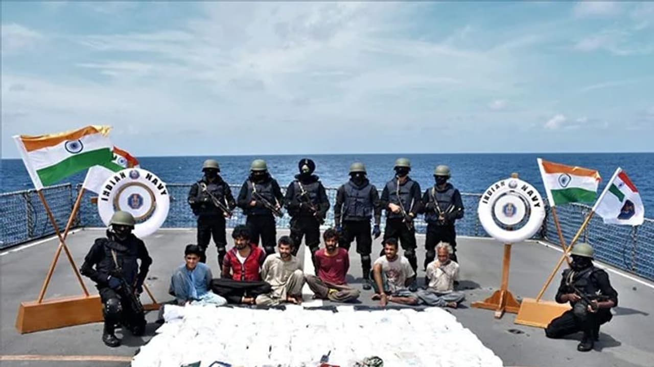 ரூ.1,200 கோடி மதிப்பிலான போதைபொருள் பறிமுதல்... 6 பேர் கைது... NCB யும் இந்திய கடற்படையும் இணைந்து நடவடிக்கை!! ரூ.1,200 கோடி மதிப்பிலான போதைபொருள் பறிமுதல்... 6 பேர் கைது... NCB யும் இந்திய கடற்படையும் இணைந்து நடவடிக்கை!!