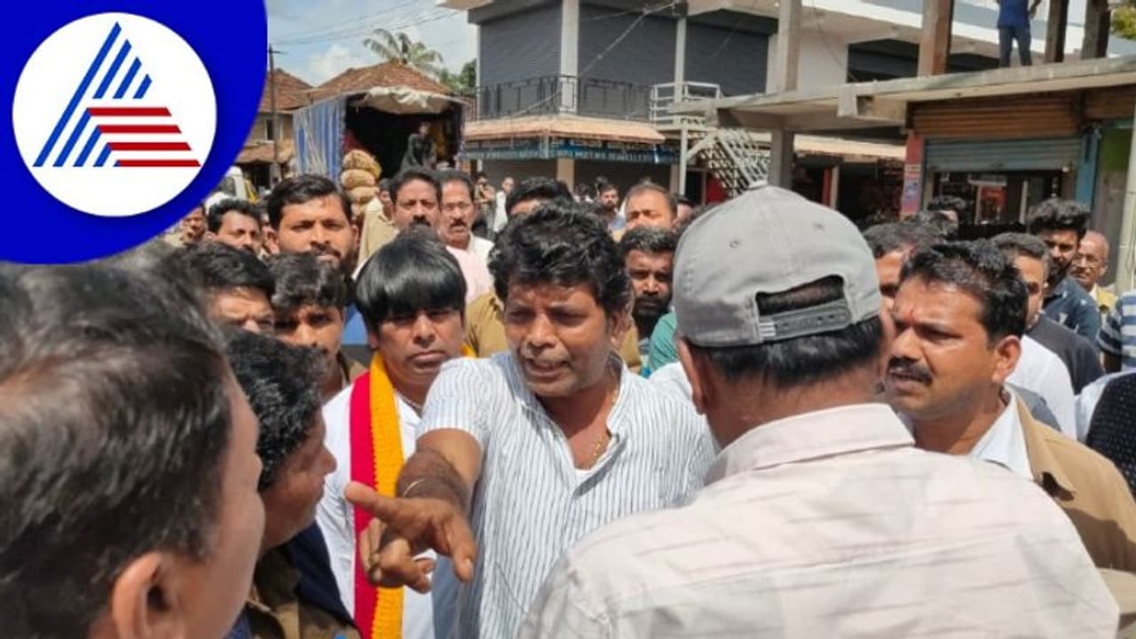 ಚಿಕ್ಕಮಗಳೂರು: ಹದೆಗೆಟ್ಟ ರಸ್ತೆ, ಲೋಕೊಪಯೋಗಿ ಇಂಜಿನಿಯರುಗಳ ಬೆವರಿಳಿಸಿದ ಕಳಸ ಗ್ರಾಮಸ್ಥರು
