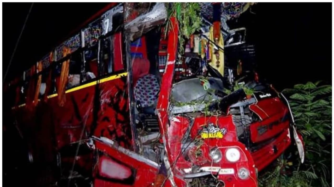 വടക്കഞ്ചേരി അപകടം; അപകടകാരണം ടൂറിസ്റ്റ് ബസിന്റെ അമിതവേഗതയും അശ്രദ്ധയും; റിപ്പോർട്ട് ഇന്ന് സർക്കാരിന് കൈമാറും വടക്കഞ്ചേരി അപകടം; അപകടകാരണം ടൂറിസ്റ്റ് ബസിന്റെ അമിതവേഗതയും അശ്രദ്ധയും; റിപ്പോർട്ട് ഇന്ന് സർക്കാരിന് കൈമാറും