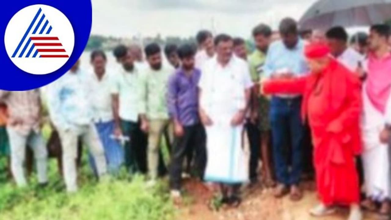 ಕೆರೆ ಆತಂಕ ದೂರ ಮಾಡಿದ ಶ್ರೀಗಳ ಭೇಟಿ ಕೆರೆ ಆತಂಕ ದೂರ ಮಾಡಿದ ಶ್ರೀಗಳ ಭೇಟಿ