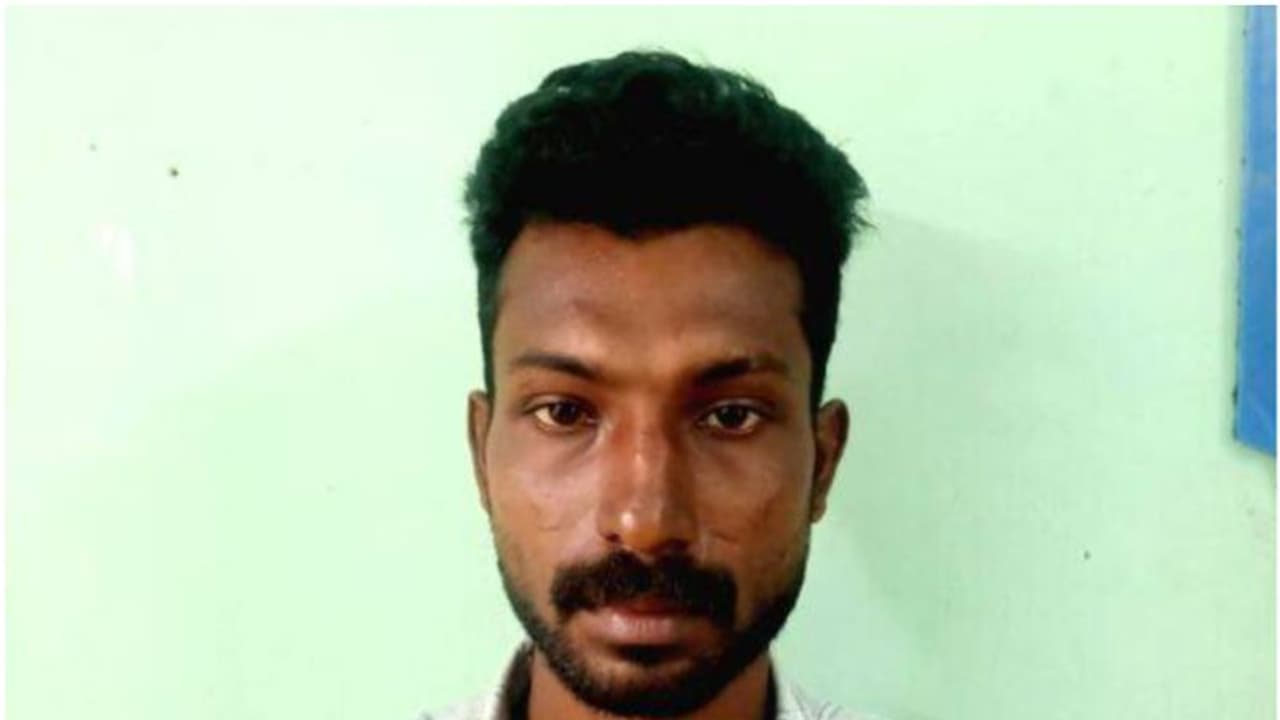 മുക്കുപണ്ടം പണയം വെച്ച് പണം തട്ടിയ കേസിൽ കൂട്ടുപ്രതിയായ യുവാവ് കസ്റ്റഡിയിൽ മുക്കുപണ്ടം പണയം വെച്ച് പണം തട്ടിയ കേസിൽ കൂട്ടുപ്രതിയായ യുവാവ് കസ്റ്റഡിയിൽ