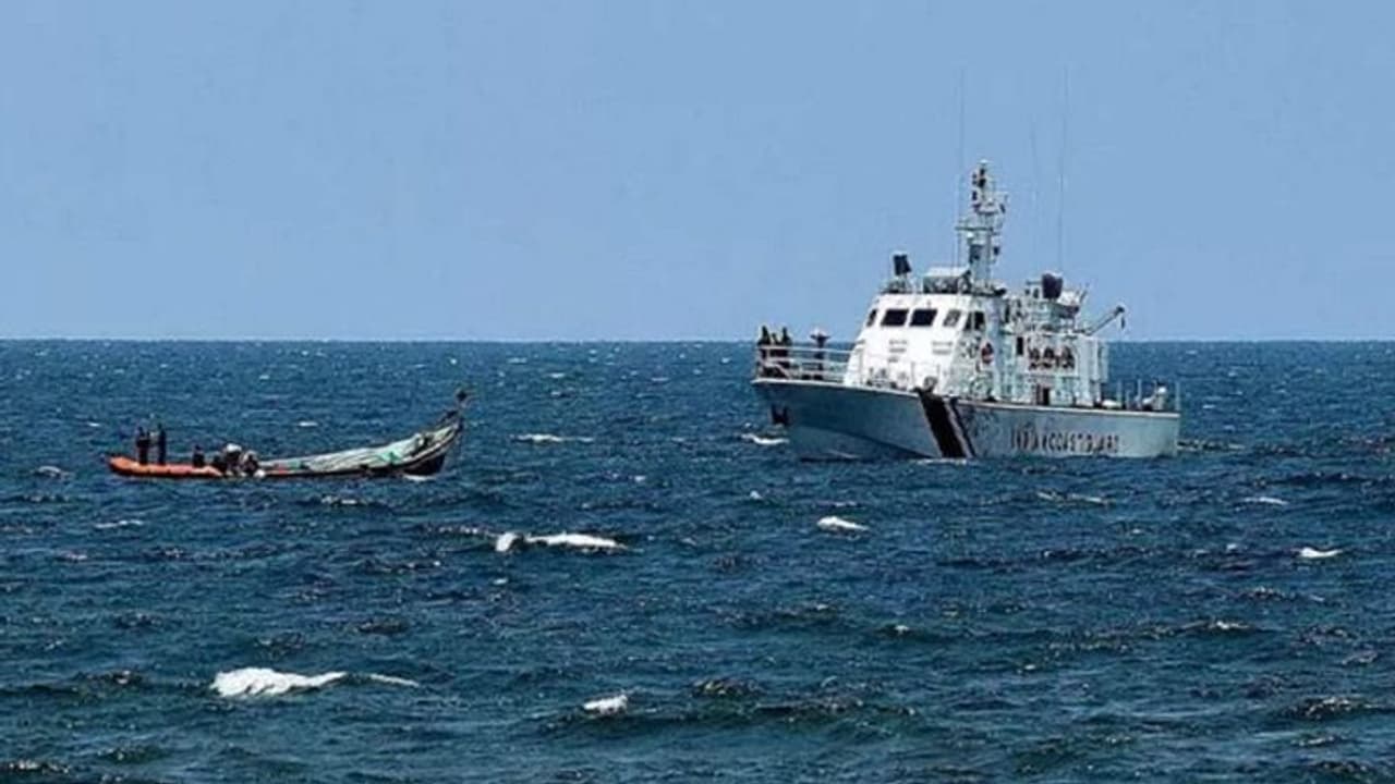 இந்திய கடலோர காவல் படை தினம்.. வரலாறு தெரியுமா? நாட்டின் அரண்கள்!! 