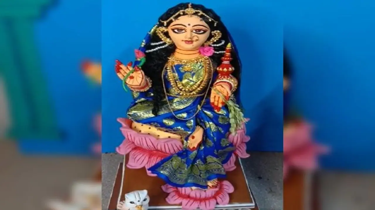 লক্ষ্মী পুজোর সঙ্গে কীভাবে জড়িয়ে রয়েছে জেগে থাকার বার্তা? জানুন 'কোজাগরী' র প্রকৃত অর্থ লক্ষ্মী পুজোর সঙ্গে কীভাবে জড়িয়ে রয়েছে জেগে থাকার বার্তা? জানুন 'কোজাগরী' র প্রকৃত অর্থ