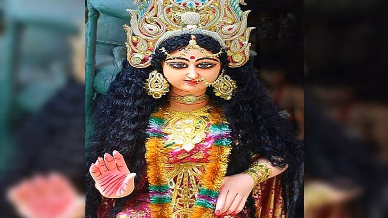 মহালক্ষ্মীর এই ৩ মন্ত্র, জপ করা ধন সম্পদ লাভের জন্য অত্যন্ত ফলদায়ক