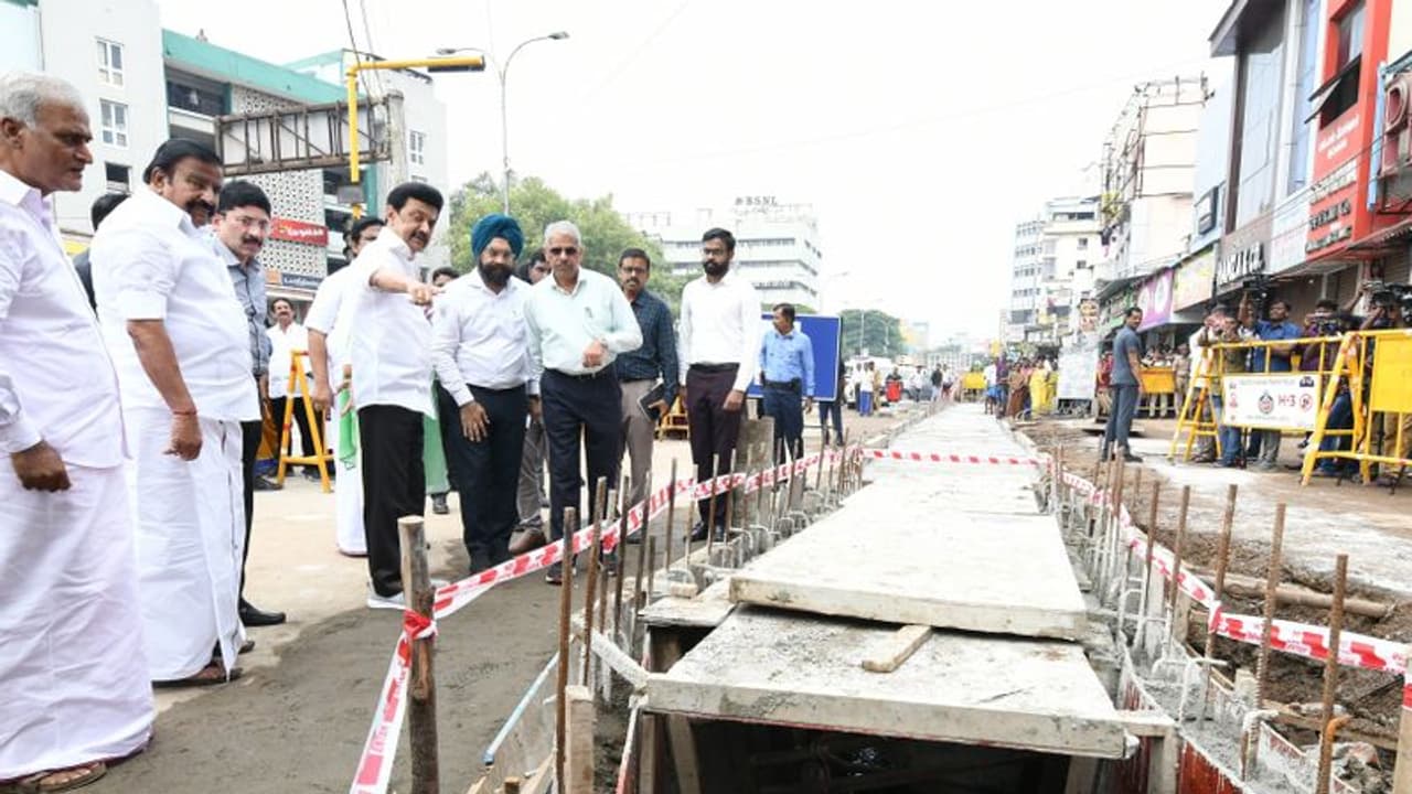 சென்னையில் எப்பேர்ப்பட்ட மழை வந்தாலும் சமாளிக்கும் வகையில் வடிகால் பணிகள்.. முதலமைச்சர் திட்டவட்டம் சென்னையில் எப்பேர்ப்பட்ட மழை வந்தாலும் சமாளிக்கும் வகையில் வடிகால் பணிகள்.. முதலமைச்சர் திட்டவட்டம்