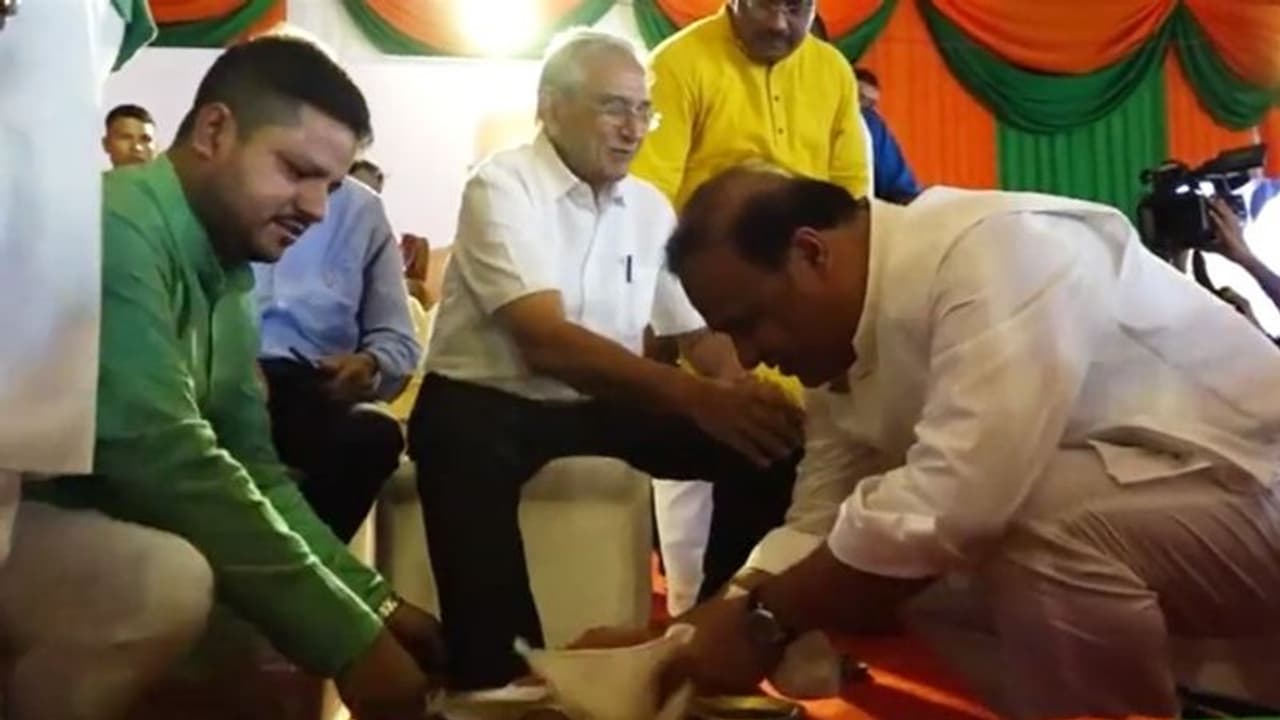 'Indian culture': Himata Biswa Sarma washes feet of senior BJP leaders 'Indian culture': Himata Biswa Sarma washes feet of senior BJP leaders