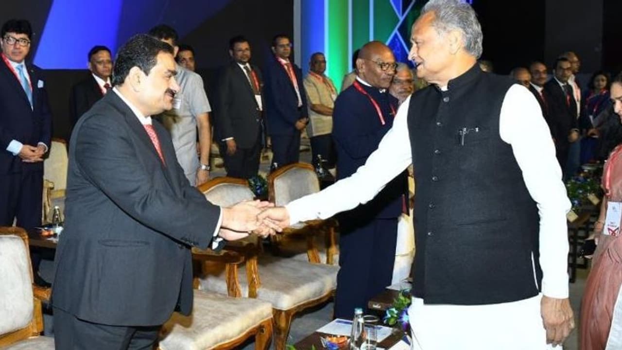 अडानी के 65 हजार करोड़ की डील से खुश थे अशोक गहलोत, राहुल गांधी के एक बयान ने सारा जश्न फीका कर दिया अडानी के 65 हजार करोड़ की डील से खुश थे अशोक गहलोत, राहुल गांधी के एक बयान ने सारा जश्न फीका कर दिया